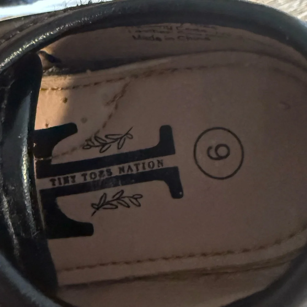 Tiny toes toddler leather black sneakers